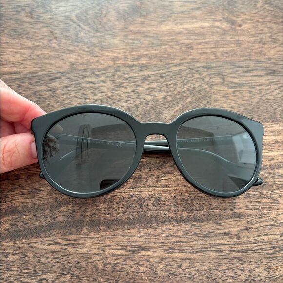 (Last call) EUC Prada PR 02XS HERITAGE Sunglasses with case and box - Picture 7 of 15